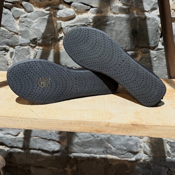 Alaïa Black Fishnet Mesh Thong Sandals - Picture 7 of 11